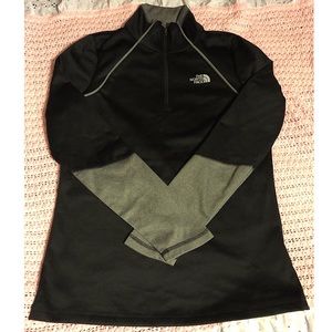 Woman’s North Face 1/4 zip up pull over